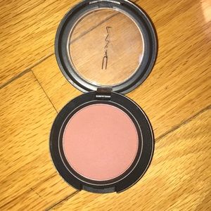 Mac blush in slave to love